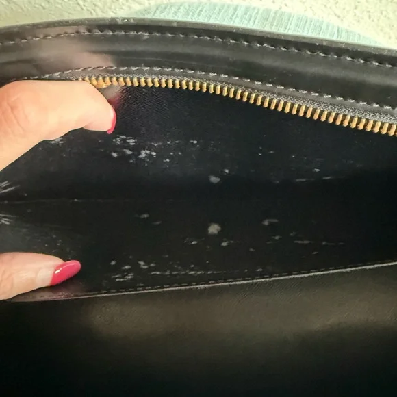 louis vuitton epi sac triangle. - Picture 10 of 13